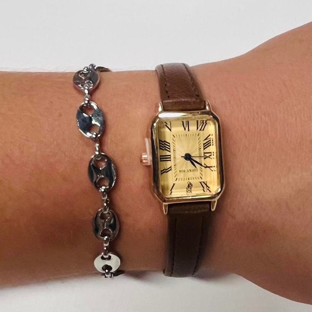 2000s vintage style rectangular gold luxury watch with leather band - Picture 7 of 8